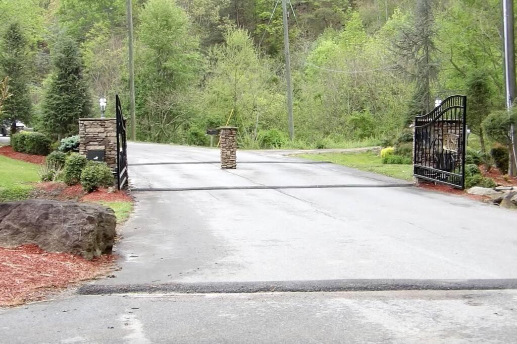 Beary Tale! Your Happily Ever After Starts Here! Sevierville Exterior photo